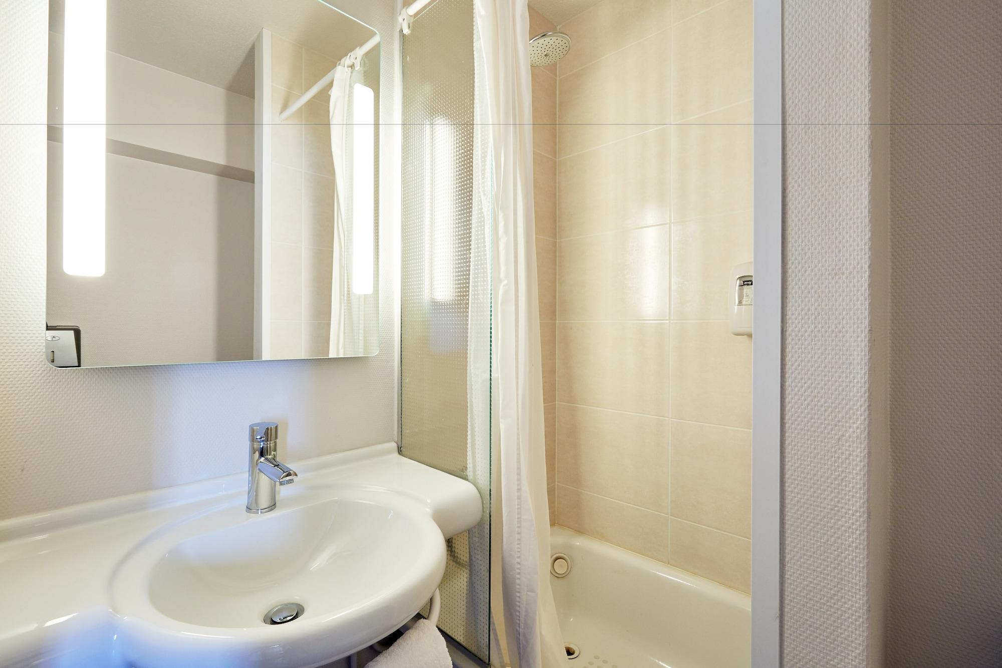 B&B Hotel Le Havre Harfleur 1 Buitenkant foto