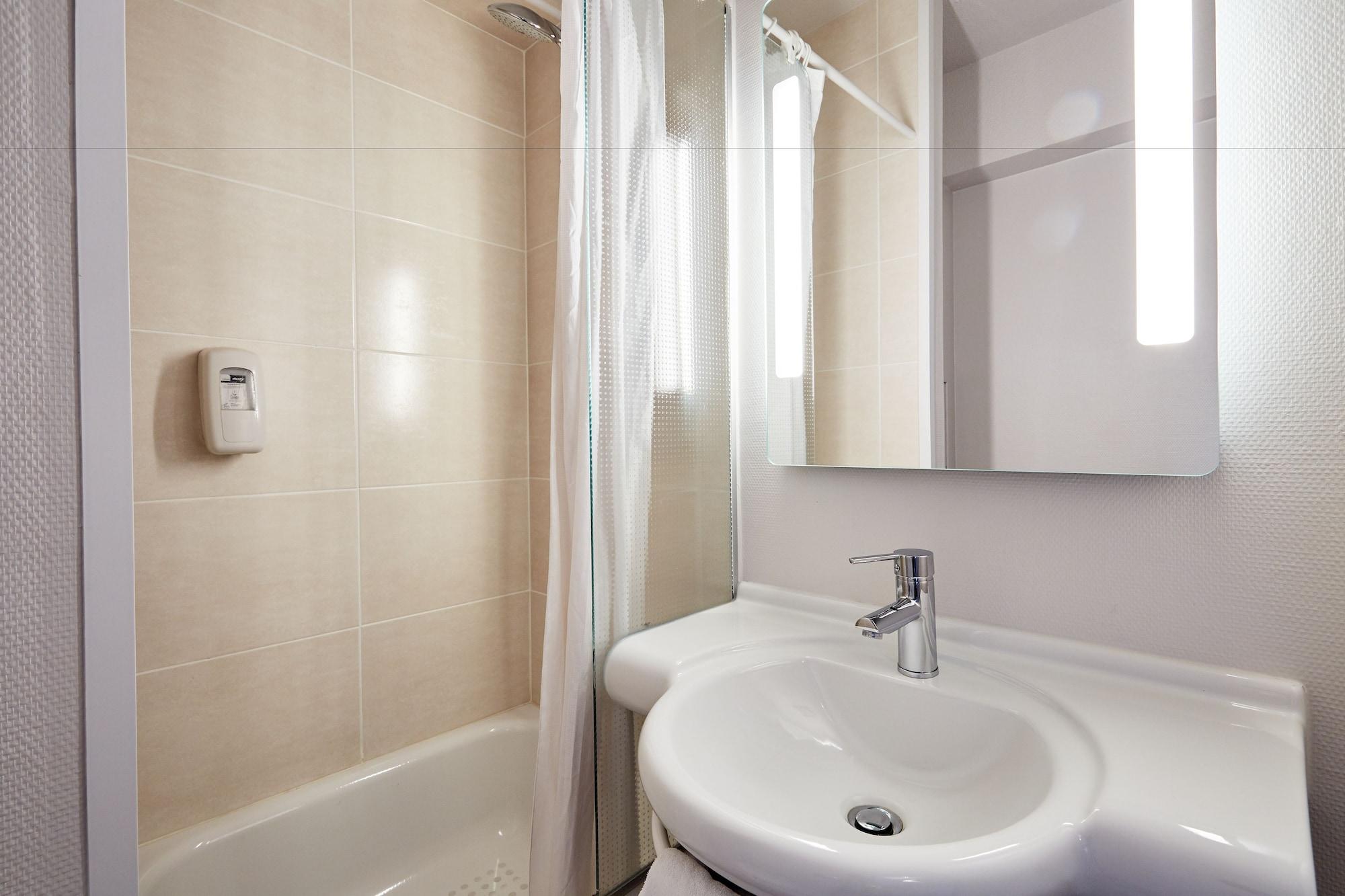 B&B Hotel Le Havre Harfleur 1 Buitenkant foto